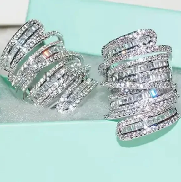 2 HOUR SALE! Beautiful 3.4CT Wide CZ Silver Ring! Wow!!🤍🤍🤍🤍✨✨✨✨ - Picture 7 of 8